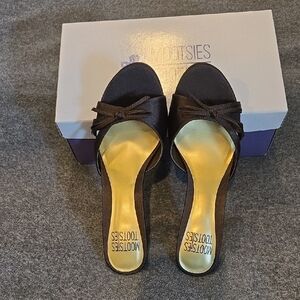 Mootsies Tootsies Brown Mules & Clogs